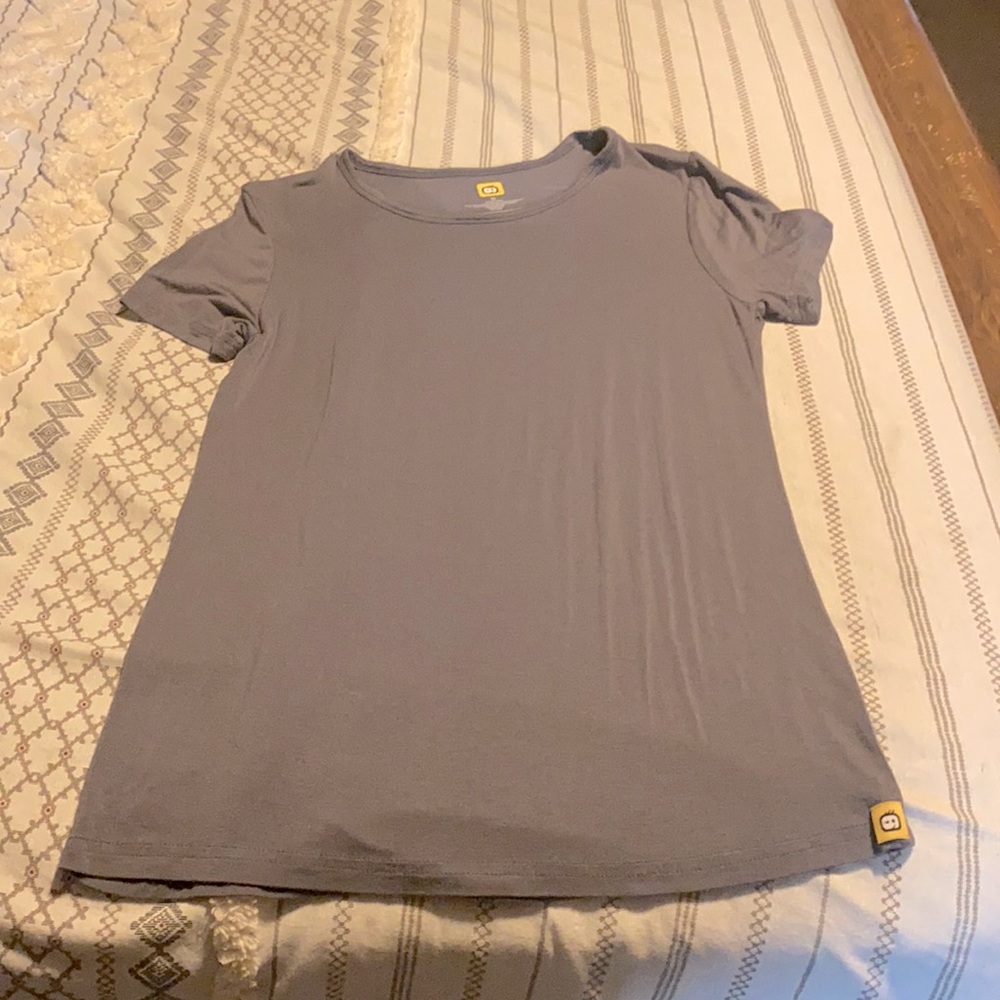 Grey Wonderwink Scrub top/under tee.